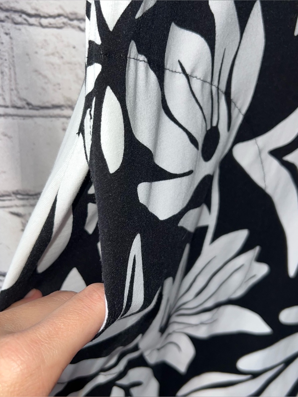 D&Co. Black and White Floral Short Sleeve Knit Midi Dress Size Small Petite - Picture 3 of 7